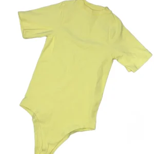 Body manga corta amarillo — Velora Essentials en Jamundí
